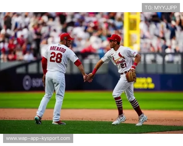 MLB外场冲刺接杀成为赛季最佳回放之一